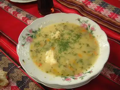 アンデスのジャガイモとキヌアのスープ